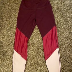 Woman’s Fabletics workout leggings